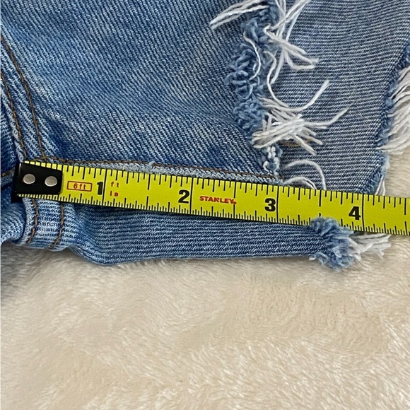 LEVI’S / 501 Medium Washed Cutoff Denim Shorts Size 26 - Picture 12 of 12